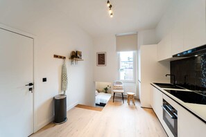 Kühlschrank, Ofen, Herdplatte, Geschirrspüler