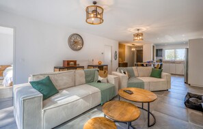 TV - 3 bedroom amazing home in Semussac (Semussac)