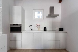 Refrigerador, microondas, horno y lavavajillas 