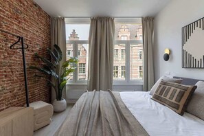 2 Schlafzimmer, Schreibtisch, Bügeleisen/Bügelbrett, Reisekinderbett