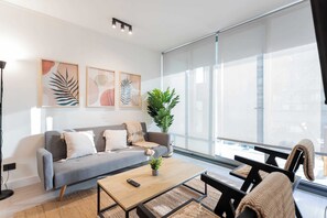 TV, offices - Chic Las Condes Flat 3 Guests in Las Condes (Las Condes)