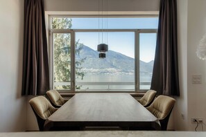 32 inci televisyen skrin rata dengan digital 