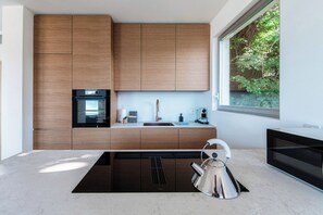 Espresso maker, coffee/tea maker, electric kettle, toaster