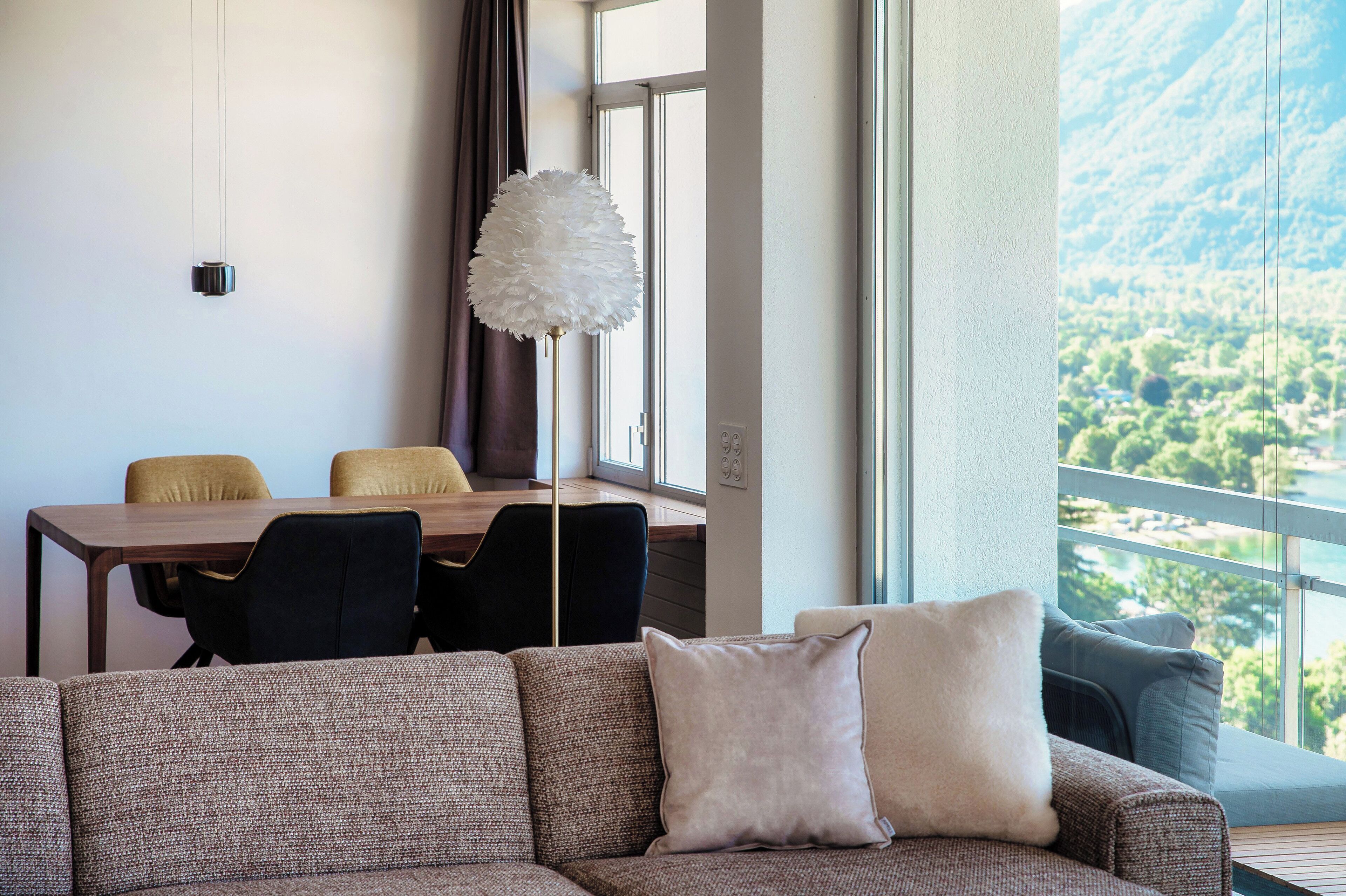 Télévision à écran plat de 32 pouces avec chaînes numériques