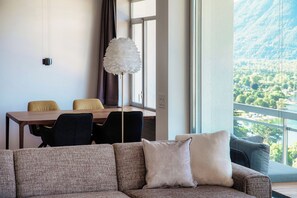 32-inch flat-screen TV with digital channels