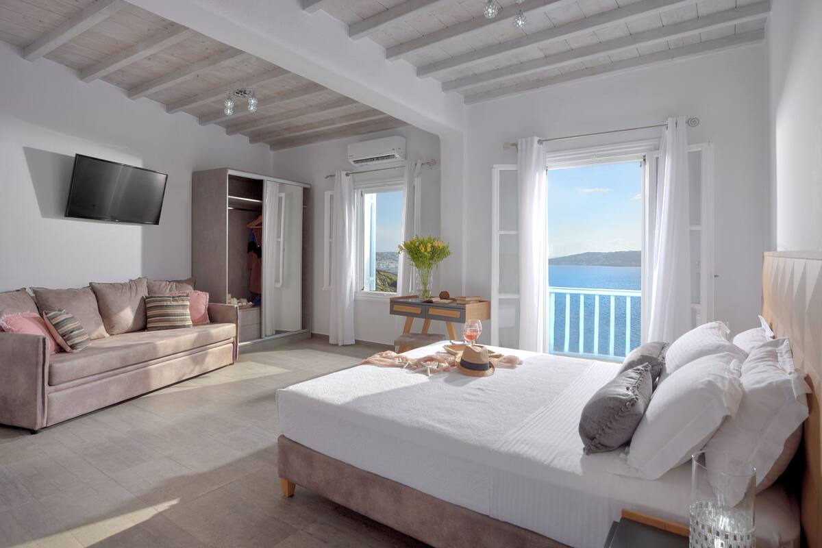 Suite | 5 bedrooms