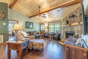 Cheminée, jeux vidéo, lecteur de DVD, baby-foot