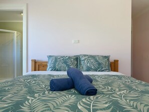 4 Schlafzimmer, Bügeleisen/Bügelbrett, Reisekinderbett, WLAN