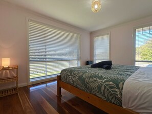 4 dormitorios, tabla de planchar con plancha, cuna de viaje y wifi