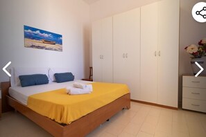 2 bedrooms, iron/ironing board, WiFi, bed sheets