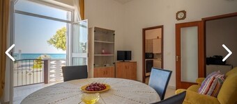 Detached house 20 meters from the sea