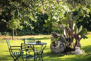 Villa, 5 Schlafzimmer, eigener Pool, Gartenblick | Blick auf den Garten