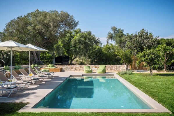 Seasonal outdoor pool, sun loungers - The Olive Project - Villa Maria with Private Pool by Konnect (Corfu)