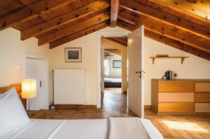 Villa, 5 Schlafzimmer, eigener Pool, Gartenblick | 5 Schlafzimmer, Bügeleisen/Bügelbrett, kostenloses WLAN, Bettwäsche