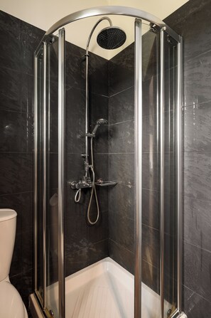 Villa, 5 Bedrooms, Private Pool, Garden View | Bathroom