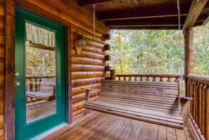 Terrace/patio - 3 Bedroom LITTLE BEAR COVE! (Sevierville)