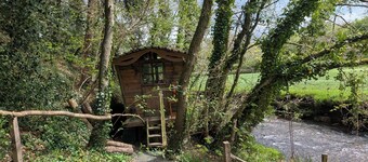 Rustic, rural, romantic, riverside: Love-Lee Little Cottage