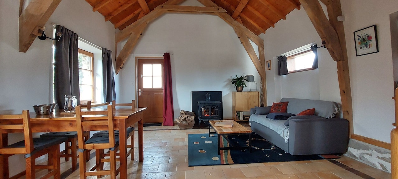 Looking For Peace And Nature? Come And Recharge Your Batteries In Jeanne's Cabane - Auvergne