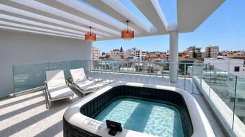 Solara 301 - Terrace & Rooftop Jacuzzi | Eigener Whirlpool