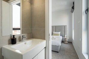 Solara 201 | Bathroom
