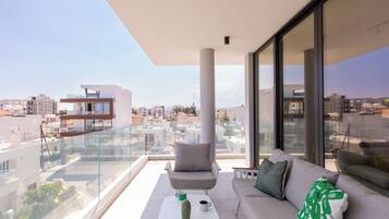 Solara 301 - Terrace & Rooftop Jacuzzi | Terrasse/Patio