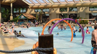 Wyndham Glacier Canyon - 3 BR - Wisconsin Dells, includes 10 Water park Passes