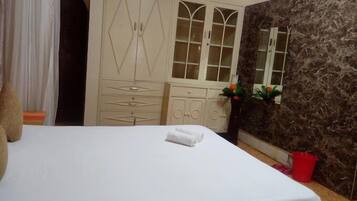 Free WiFi, bed sheets