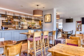 Bar (on property) - Premier Inn London Gatwick Airport (Gatwick)