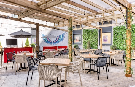 Restaurant. Premier Inn London Gatwick Airport