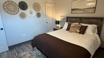 2 bedrooms, iron/ironing board, WiFi