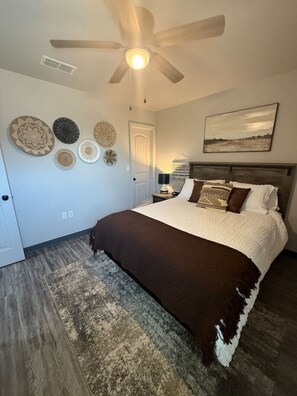 2 bedrooms, iron/ironing board, WiFi