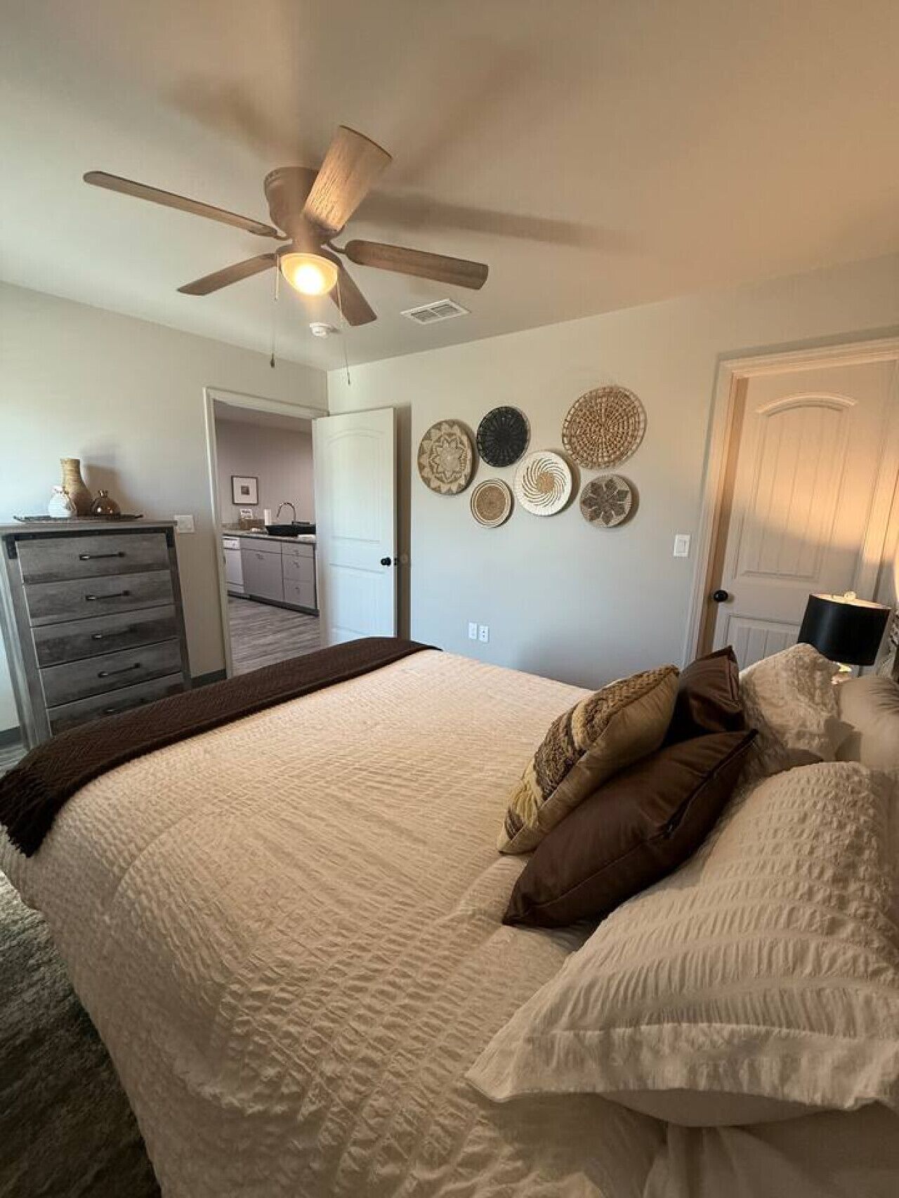 2 makuuhuonetta, silitysrauta/-lauta, Wi-Fi