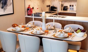 ลักซ์ชัวรี่อพาร์ทเมนท์, วิวเมือง | ห้องรับประทานอาหาร