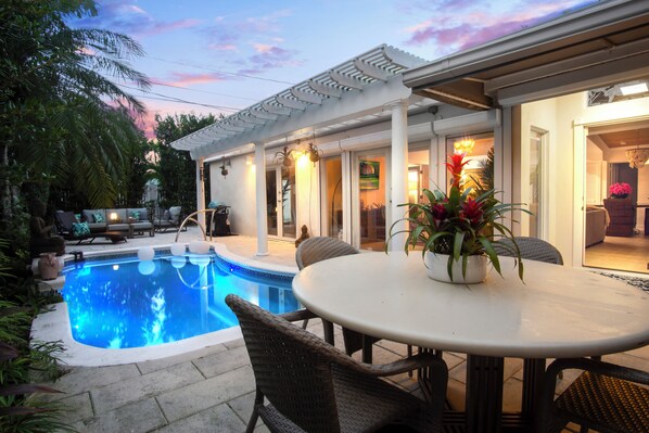 Et oppvarmet basseng