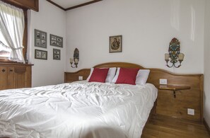 1 slaapkamer, een strijkplank/strijkijzer, gratis wifi, beddengoed