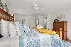 4 bedrooms, iron/ironing board, WiFi, bed sheets