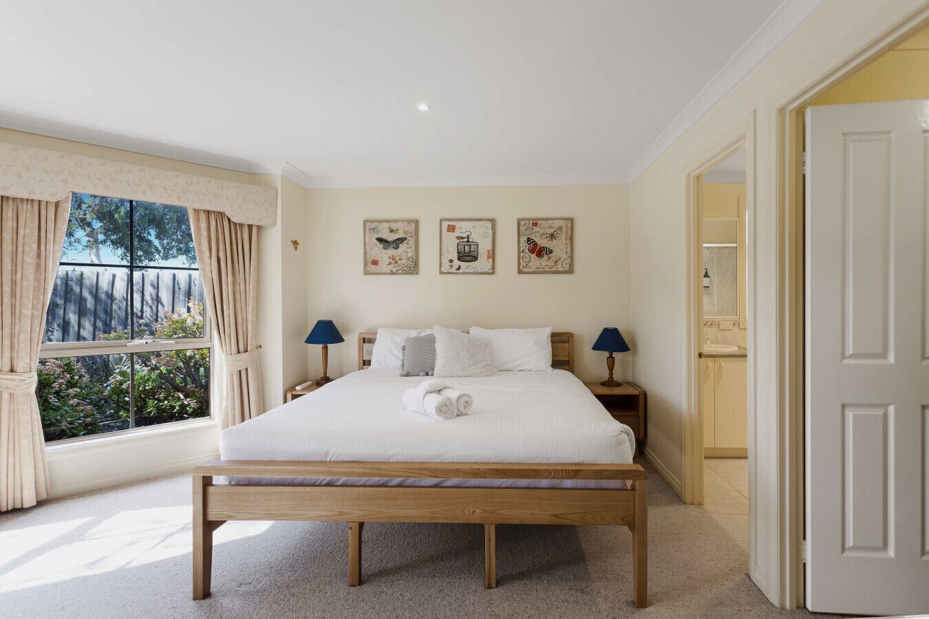 3 chambres, fer et planche à repasser, Wi-Fi, draps fournis