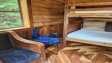 1 bedroom, bed sheets