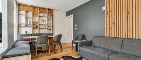 Apartment, 3 Schlafzimmer | Schreibtisch, laptopgeeigneter Arbeitsplatz, kostenloses WLAN