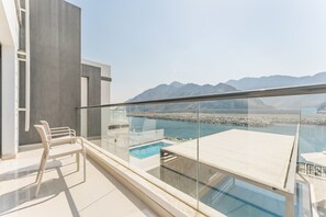 Property grounds - Sea Views 4BR + Assistant's Room Villa with Private Pool, Sharm - Al Dana Villa, Al Dana Island (Fujairah)