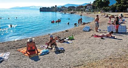 Apartments Kastilac with sea view