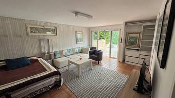 3 slaapkamers, een strijkplank/strijkijzer, wifi, beddengoed