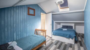 3 slaapkamers, een strijkplank/strijkijzer, gratis wifi, beddengoed