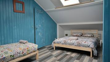 3 bedrooms, iron/ironing board, free WiFi, bed sheets