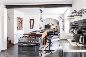 Refrigerador, microondas, horno y lavavajillas