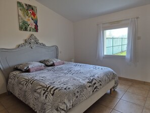 3 bedrooms, iron/ironing board, free WiFi, bed sheets