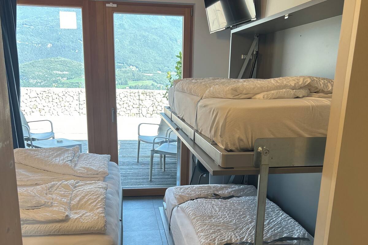 Chambre Familiale, balcon, vue ville | Wi-Fi gratuit, draps fournis