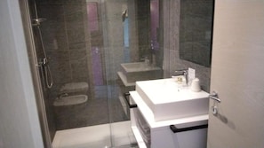 Rainfall showerhead