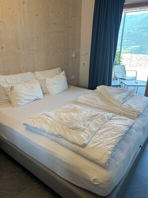 Blackout curtains, free WiFi, bed sheets
