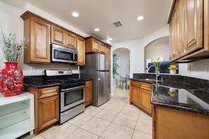 Apartment | 2 bedrooms, Internet - Bright Townhome Retreat With Private Patio Walk Trails (Pomona)
